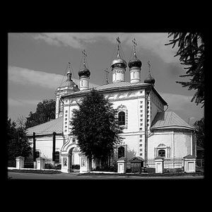 71-736 — Храм православный с куполами