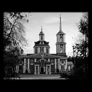 71-764 — Храм с колокольнями, православный мотив