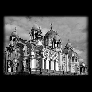 71-782 — Собор православный с куполами