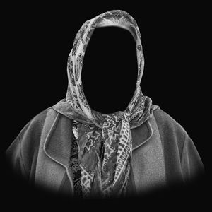 74-518 — Портрет женщины в традиционном платке