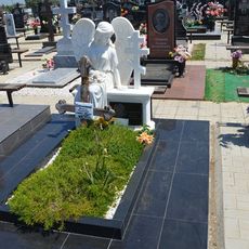 Памятник на кладбище