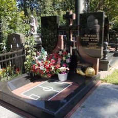 Памятник на кладбище