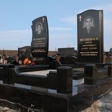 Памятник на кладбище