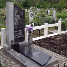 Памятник на кладбище