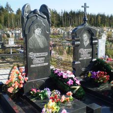 Памятник на кладбище