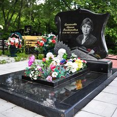 Памятник на кладбище