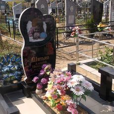 Памятник на кладбище