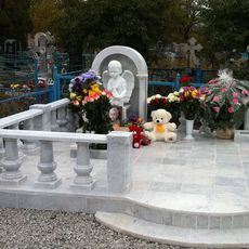Памятник на кладбище