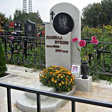 Памятник на кладбище