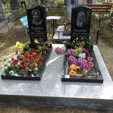 Памятник на кладбище