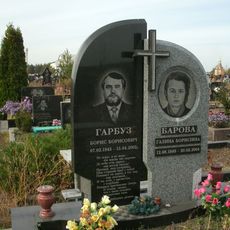 Памятник на кладбище