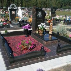 Памятник на кладбище
