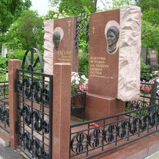 Памятник на кладбище