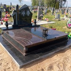 Памятник на кладбище