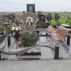 Памятник на кладбище