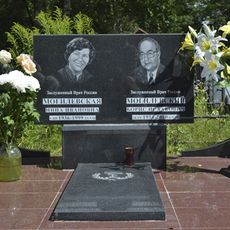Памятник на кладбище
