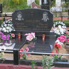Памятник на кладбище