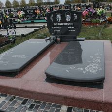 Памятник на кладбище