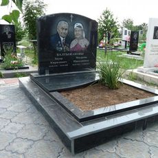 Памятник на кладбище