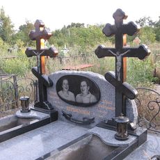 Памятник на кладбище