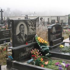 Памятник на кладбище