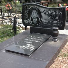 Памятник на кладбище