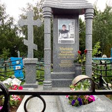 Памятник на кладбище