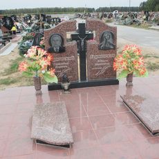 Памятник на кладбище
