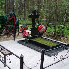 Памятник на кладбище