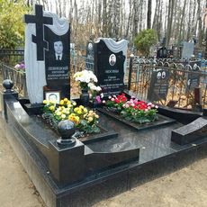 Памятник на кладбище