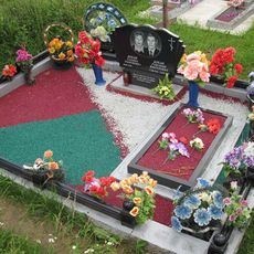 Памятник на кладбище