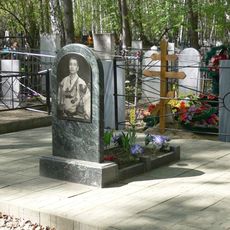 Памятник на кладбище