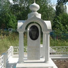 Памятник на кладбище