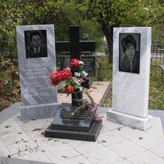 Памятник на кладбище