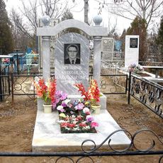 Памятник на кладбище