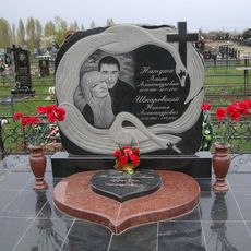 Памятник на кладбище