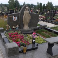 Памятник на кладбище