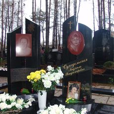 Памятник на кладбище