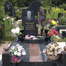 Памятник на кладбище