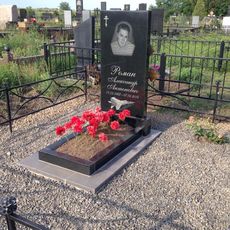 Памятник на кладбище