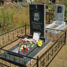 Памятник на кладбище
