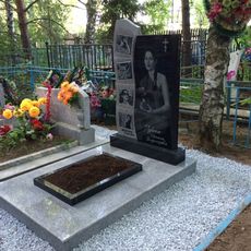 Памятник на кладбище
