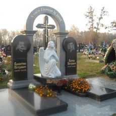 Памятник на кладбище