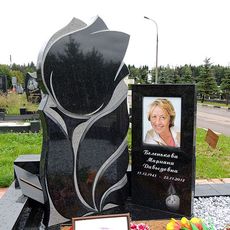 Памятник на кладбище