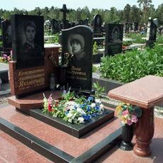 Памятник на кладбище