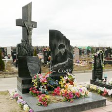 Памятник на кладбище