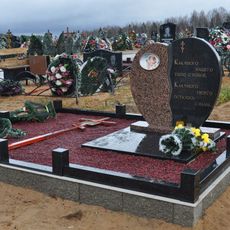 Памятник на кладбище