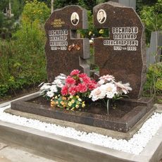 Памятник на кладбище