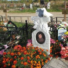 Памятник на кладбище