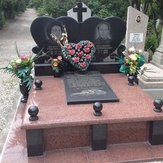 Памятник на кладбище